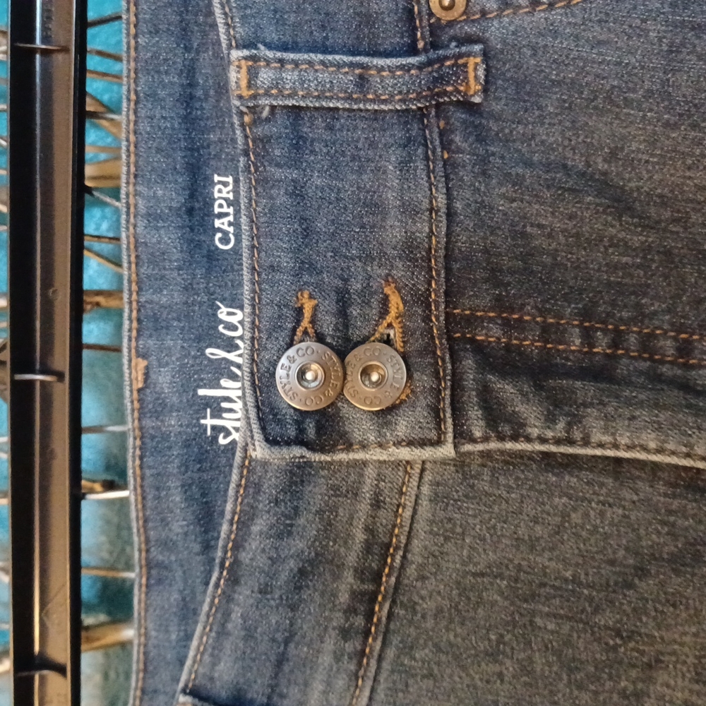 Style& Co denim Capri size 12. Cuffed bottom. New condition - Picture 2 of 9